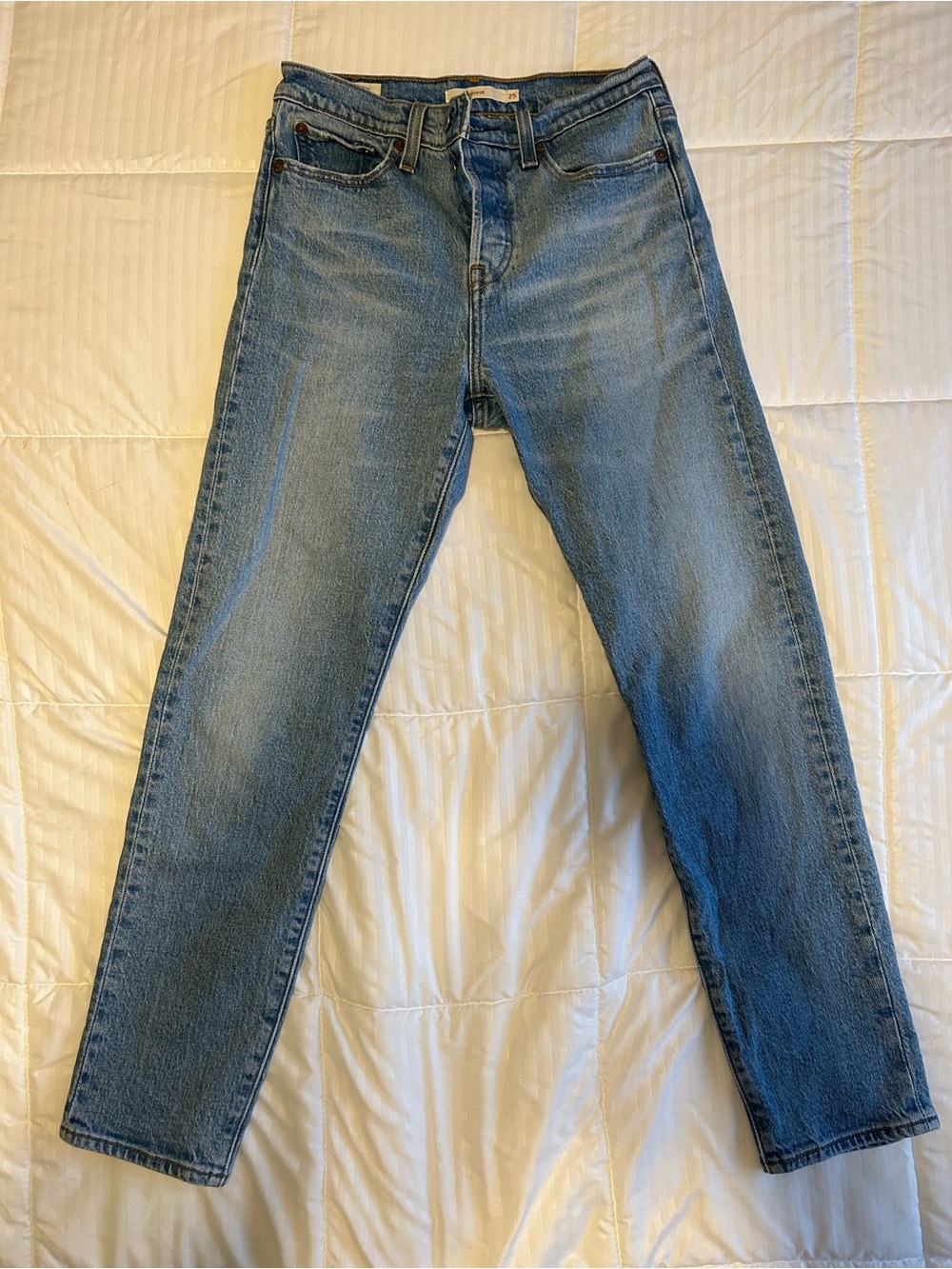 Levi's Women's Straight Leg Jeans in Light Blue Wash